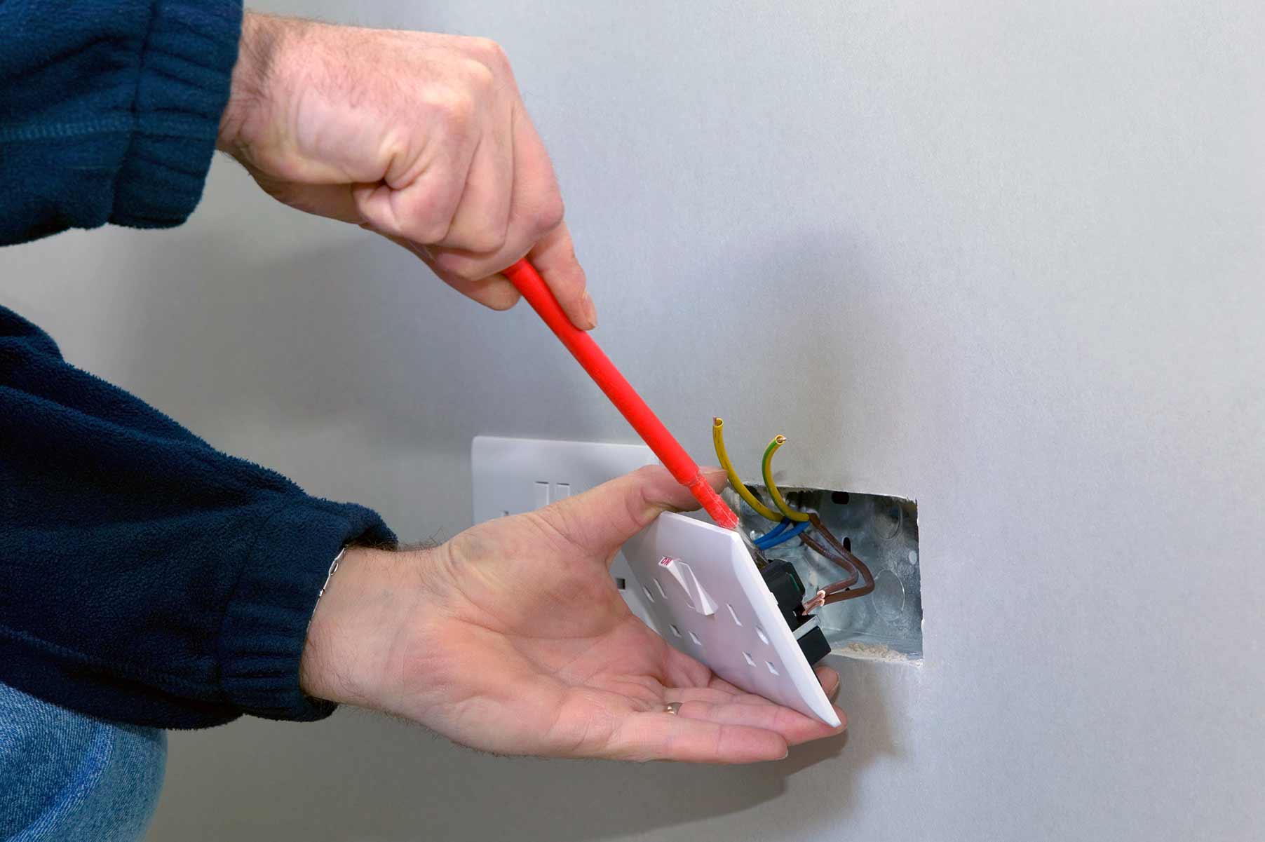 Our electricians can install plug sockets for domestic and commercial proeprties in March and the local area. 